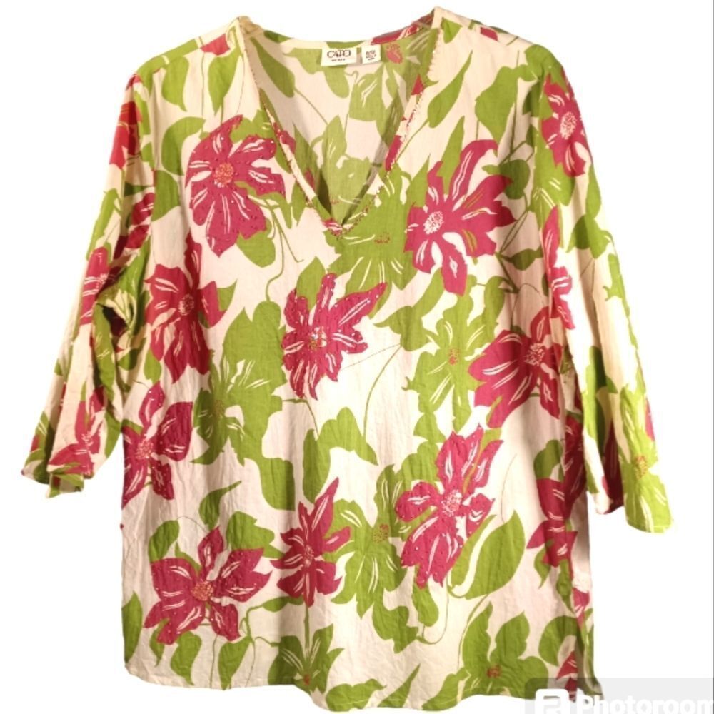 Vintage Women's Pink Green and White Floral V-Neck Pullover Tunic Blouse…